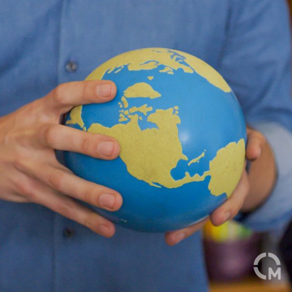 File:Globes3-1080.jpg